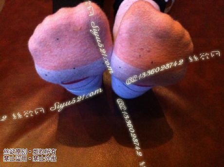 原味丝袜|袜类,臭短丝袜,致命臭(此活动MM随机,不能指定)——2013-11-29日顾客订购烤肉店03妹妹工作丝袜现收足底实拍(棉袜02),不可选择MM,免费附带无水印高清收购足底实拍图。