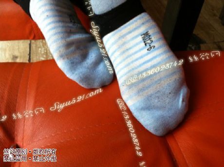 原味丝袜|袜类,臭短丝袜,致命臭(此活动MM随机,不能指定)——2013-12-18日顾客订购餐厅服务员妹妹工作丝袜现收足底实拍(棉袜),不可选择MM,免费附带无水印高清收购足底实拍图。