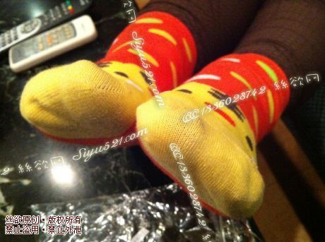 原味丝袜|袜类,臭棉袜,致命臭(此活动MM随机,不能指定)——2014-1-31日顾客订购咖啡店19号妹妹工作丝袜现收足底实拍(棉袜),不可选择MM,免费附带无水印高清收购足底实拍图。