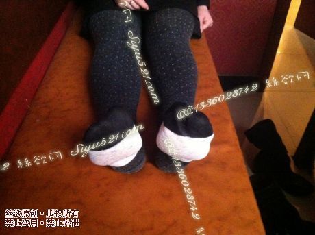 原味丝袜|袜类,臭棉袜,致命臭(此活动MM随机,不能指定)——2014-2-16日发往海外顾客的订单餐厅03妹妹工作丝袜现收足底实拍(棉袜),不可选择MM,免费附带无水印高清收购足底实拍图。