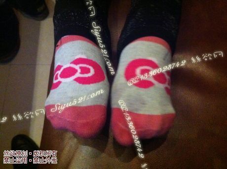 原味丝袜|袜类,臭棉袜,致命臭(此活动MM随机,不能指定)——2014-3-14日顾客订购烤肉店05妹妹工作丝袜现收足底实拍(棉袜),不可选择MM,免费附带无水印高清收购足底实拍图。