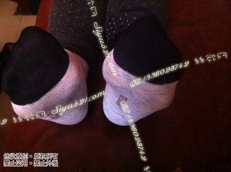 原味丝袜|袜类,臭棉袜,致命臭(此活动MM随机,不能指定)——2014-4-3日顾客订购烤肉店05妹妹的工作丝袜现收足底实拍(棉袜),免费附带无水印高清收购足底实拍图。