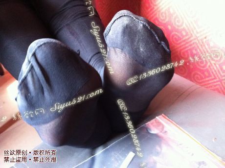 原味丝袜|袜类,臭连裤袜,致命臭(此活动MM随机,不能指定)——2014-4-6日顾客订购烤肉店05妹妹的工作丝袜现收足底实拍(连裤黑丝),免费附带无水印高清收购足底实拍图。