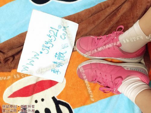 原味女鞋|鞋类,运动鞋,主人在床上做运动的超臭枚红色运动鞋