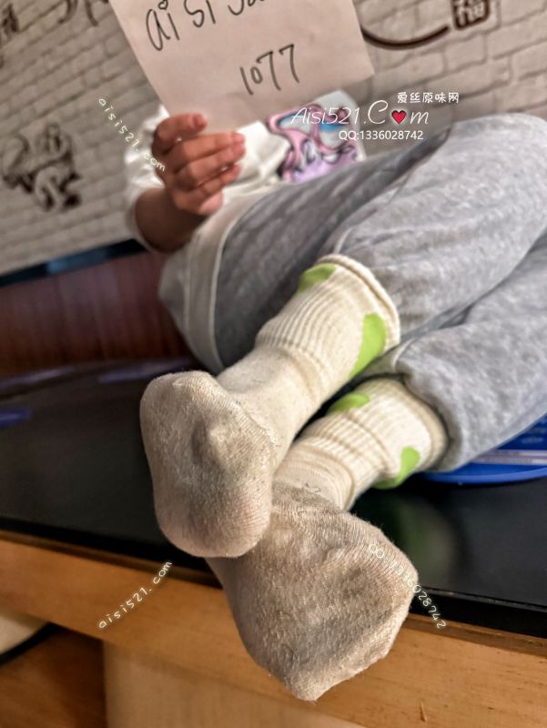 绿色心比心【酸臭味要命】米白色棉袜！超级爱死球球、绝对穿到位了！原味丝袜|袜类臭棉袜