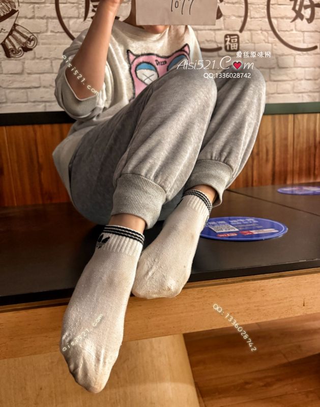 致命臭『三叶草白棉袜』穿了两周多的小棉袜至今已经无人能敌了、臭味满袜！原味丝袜|袜类臭棉袜