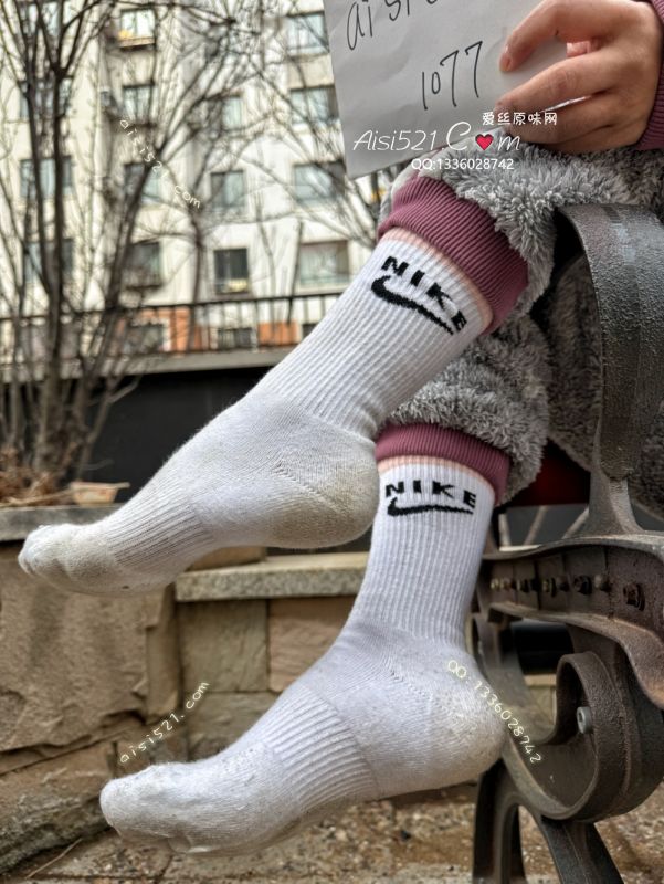 《极品臭》耐克百粉边特厚白棉袜、这双可是穿了整个冬天才有的效果！味道简直绝了！原味丝袜|袜类臭棉袜