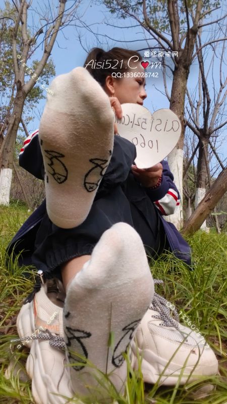 上丝下棉水晶两用丝袜，一星期没下脚晚上闷在十年的靴子里，这双靴子简直是臭袜子的制造者还有我这千年臭脚，直播三个小时每天走十万八千里汗渣和脚泥全部渗透在丝丝缕缕上，想要重口的不容错过狗狗们!下单真空秒原味丝袜|袜类臭短丝袜