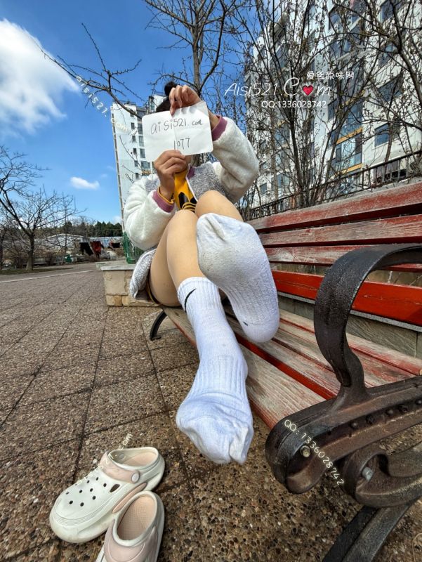 致命臭『纯白耐克勾勾白袜』用心去穿，大汉脚浸透整个袜底…！穿透力强原味丝袜|袜类臭棉袜