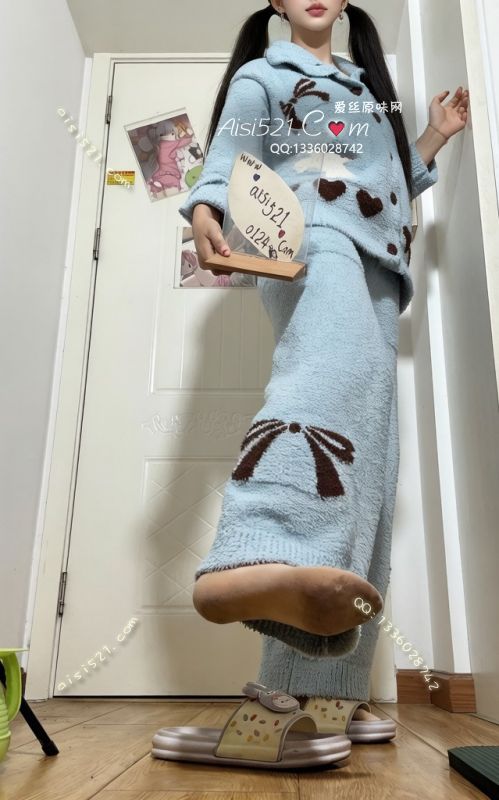 阳气鼓动，腠理开泄，汗出如浆，菌生味显【春夏之交，阴阳交合，万物生发，肾气充足，运动量激增，脚底汗腺代谢旺盛。臭袜子越发酸臭。】原味丝袜|袜类臭棉袜