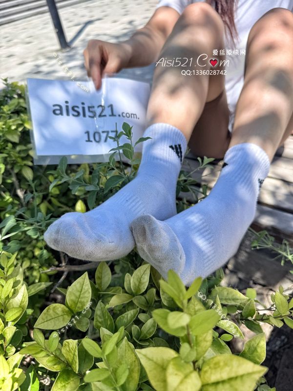 酸臭《阿迪白棉袜》要命臭穿了一星期了、大夏天真的出了好多好浸透了袜底原味丝袜|袜类臭棉袜