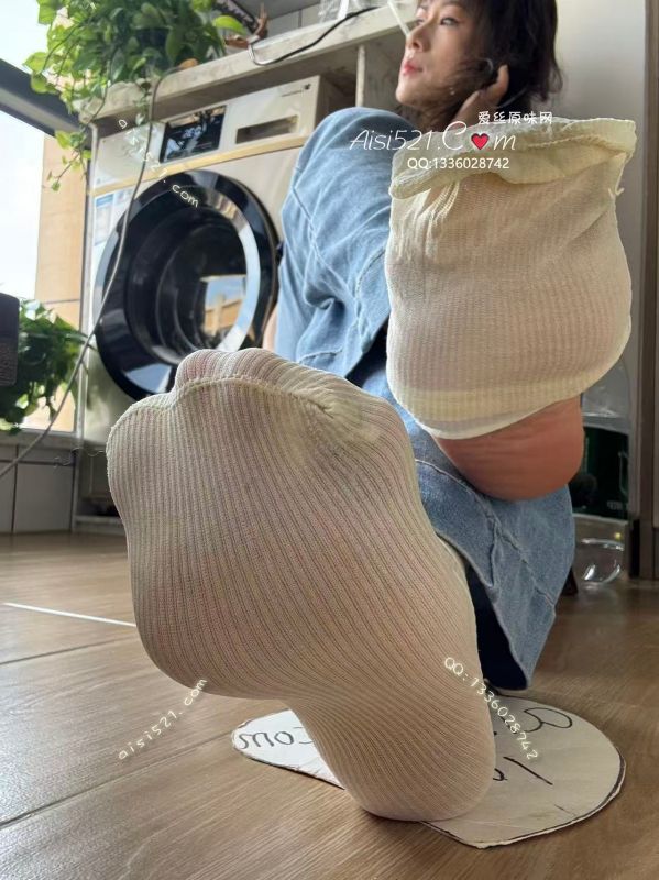 臭薄呢绒丝糖果袜夏季高温每天出汗汗水胶黏粘在脚上，脱掉发黄的汗水沾满丝丝缕缕，每天户外直播步行仨小时脚像踩着火。回家赶紧脱，酸臭直接熏死贱狗!下单真空发货保持新鲜原味原味丝袜|袜类臭棉袜