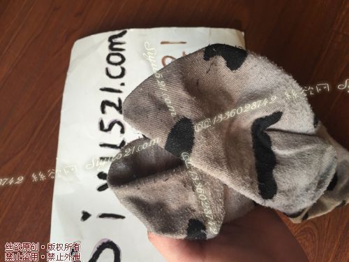 原味丝袜|袜类,臭棉袜,超级酸臭，都发硬了，穿了一礼拜的棉袜