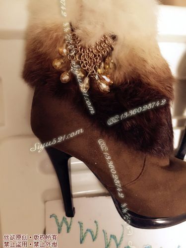 原味女鞋|鞋类,高中短靴,薇主人的脚奴-立马跪拜恭请主人的这对高跟狐狸毛圣靴皮靴需要保养，不亮！