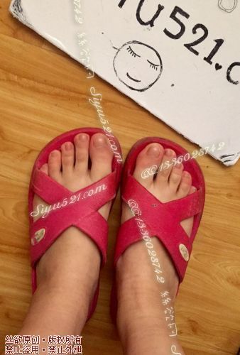 原味女鞋|鞋类,凉鞋拖鞋,三 四年的凉拖鞋了因为穿着很舒适一直没坏就一直穿 上面有洗不掉的污渍