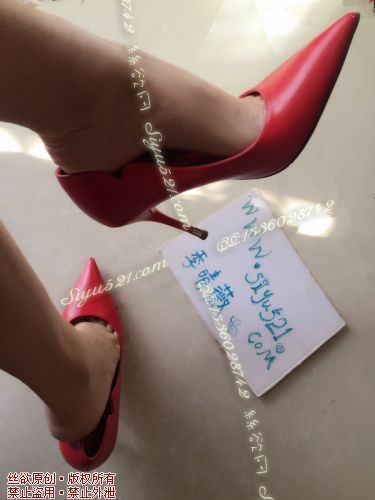 原味女鞋|鞋类,高中短跟,大红色尖头性感高跟鞋——快试着把晴薇祖奶奶开嘴的高跟鞋全部塞嘴里去！