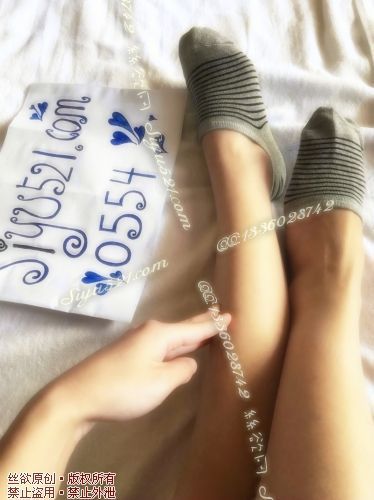 原味丝袜|袜类,臭棉袜,条纹棉袜 灰色可爱 蜜汁诱惑香臭棉袜 细细的条纹超级好看