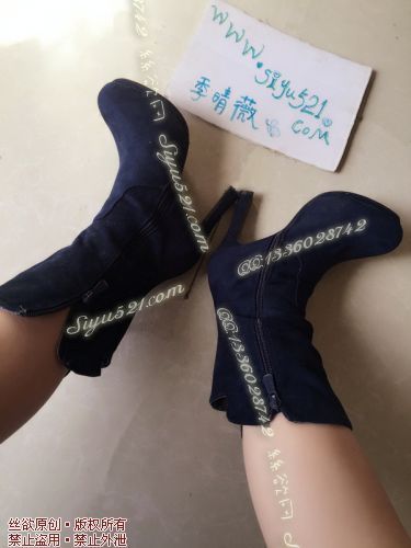 原味女鞋|鞋类,高中短靴,奶奶白脚丫穿踝靴逗奴——主人的蓝色大sao靴