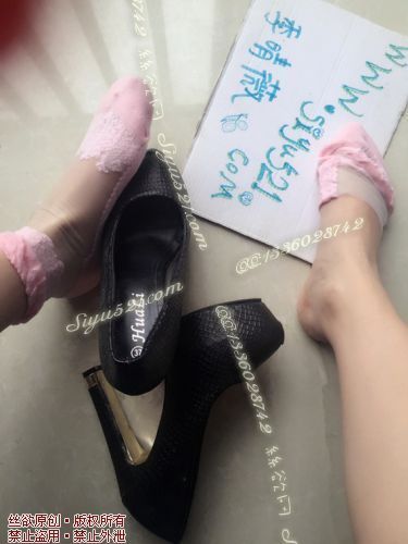原味女鞋|鞋类,时装鞋,上次有个努努用水果6让主子我穿这对鳄鱼皮高跟穿一个月的闲置棉袜不换,好变态吖！{本页面出售的是黑色公主防水台美高}