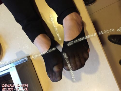 原味丝袜|袜类,臭船袜,致命臭(此活动MM随机，不能指定)——2017年4月初、中旬顾客订购致命臭活动MM（发粘的黑丝船袜）现收足底实拍，不可选择MM，免费附带无水印高清收购足底实拍图。