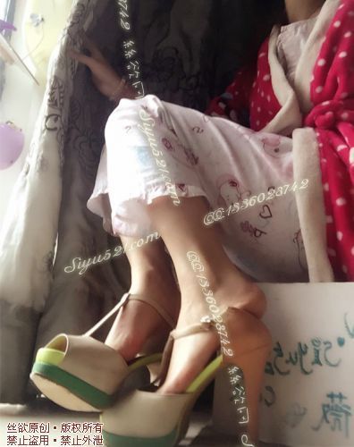 原味女鞋|鞋类,高中短跟,主人脚丫经常黏嗒嗒的磨破后附打胶方法【本页面出售的是防水台鱼嘴彩虹高跟】