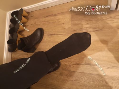 原味丝袜|袜类,臭棉袜,爱丽丝(此活动可指定MM，但袜类随机)——2018年12月初中旬顾客【双11买2赠1活动已结束挤压订单】订购（导购12美女-重口味臭脚棉袜），此活动免费拍摄打包图