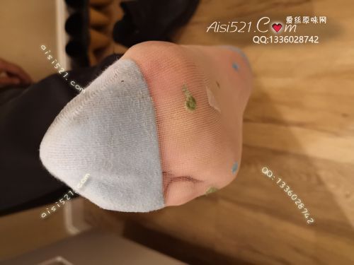 原味丝袜|袜类,臭短丝袜,致命臭(此活动MM随机，不能指定)——2018年12月初中旬顾客【双11买2赠1活动已结束挤压订单】订购（导购12妹妹-酸臭卡通丝）现收足底实拍