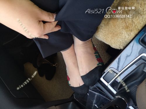 原味丝袜|袜类,臭短丝袜,致命臭(此活动MM随机,不能指定)——2018年12月初中旬顾客【双11买2赠1活动已结束挤压订单】订购(甜点店长-脚臭卡通丝)现收足底实拍