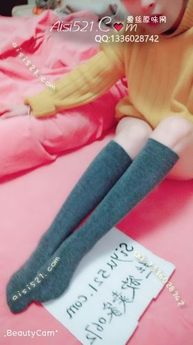 原味丝袜|袜类,臭棉袜,臭臭的灰色毛绒中筒袜 哥哥想拥有新年臭脚丫的味道吗