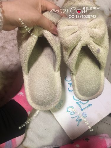 原味女鞋|鞋类,休闲平底,光着一双大脚，连拖鞋也没穿。李敖一整晚都盯着我的脚 看，后来才知道他有点恋足癖【抽棉拖附送一双重口卡通棉袜】