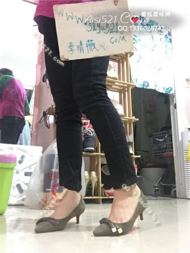 原味女鞋|鞋类,高中短跟,穿上细细的尖头高跟鞋和丝袜制服后会让爱慕特别着迷,天生恋足是主人姐姐脚下的小弟弟