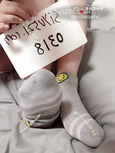 闲置少女运动棉袜 每天都有好好运动哦 所以嫩足的味道也很足哦 喜欢嫩足穿过的袜子嘛原味丝袜|袜类臭棉袜