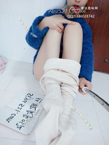 原味丝袜|袜类,臭连裤袜,裆部吸收了蜜汁的味道， 跑步让脚底已经出汗了