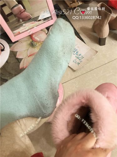 原味女鞋|鞋类,休闲平底,谢了吧胸弟！脱下的袜子啪一呼，能沾在你脸上！一脚脱掉靴子，一脚靴子半脱，脸埋在里面深呼吸{化身成放荡不羁的野兽吧恋物癖的绅士与大叔}【本页面出售的是主人的闲置雪地靴+味道厚棉袜打包】