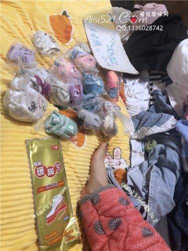 原味丝袜|袜类,臭棉袜,放大招了。2020爱你爱你年会盛典：sao脚每天都憋在暖脚宝雪地靴里面憋的脚气冲天大臭臭【本页面出售的是打包极臭卡通白棉袜20对】