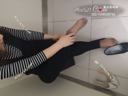 原味丝袜|袜类,臭短丝袜,爱丽丝(此活动可指定MM，但袜类随机)——2020年4月份顾客订购（导购熟女鞋垫），现收足底实拍，此活动免费拍摄打包图