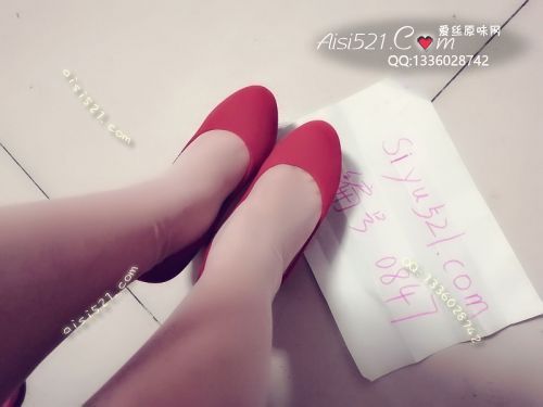 主人的红色性感高跟鞋，喜欢践踏的奴快来感受一下原味女鞋|鞋类高中短跟