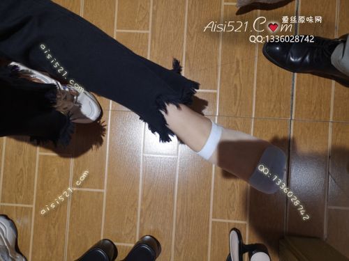 原味丝袜|袜类,臭短丝袜,爱丽丝(此活动可指定MM，但袜类随机)——2020年6月份顾客订购（导购36卡通丝），现收足底实拍，此活动免费拍摄打包图