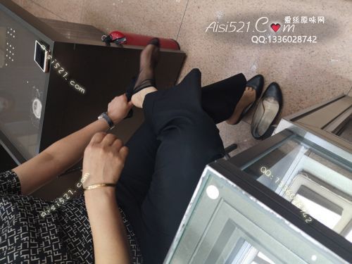 原味丝袜|袜类,臭短丝袜,爱丽丝(此活动可指定MM，但袜类随机)——2020年7月份顾客订购（珠宝黑色短丝），现收足底实拍，此活动免费拍摄打包图