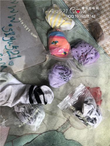 原味丝袜|袜类,现货5条以上臭袜打包,含着漂亮女主人高贵祖奶奶的巨臭无比作呕袜子上课【本页面出售的是炒鸡臭的一周极致重口棉袜短丝打包】