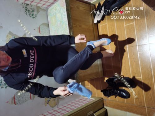 原味丝袜|袜类,臭短丝袜,爱丽丝(此活动可指定MM，但袜类随机)——2020年11月份顾客订购（导购36卡通丝）现收足底实拍，此活动免费拍摄打包图