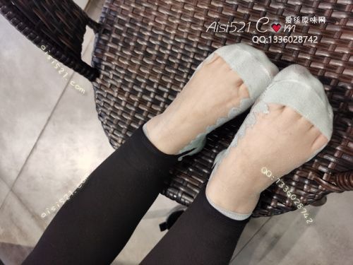 原味丝袜|袜类,臭短丝袜,爱丽丝(此活动可指定MM，但袜类随机)——2020年11月份顾客订购（奢店02卡通丝）现收足底实拍，此活动免费拍摄打包图