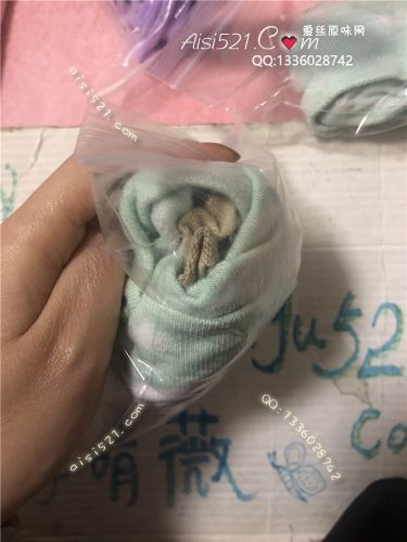 原味丝袜|袜类,臭棉袜,各穿一周的酸臭棉袜打包-一面有一些黄色和黑色的汗迹，熏地爱慕呼吸都困难！