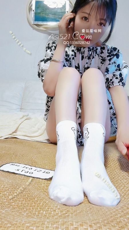 原味丝袜|袜类,臭棉袜,小姐姐走了一天的白袜子，能不能塞进你嘴里