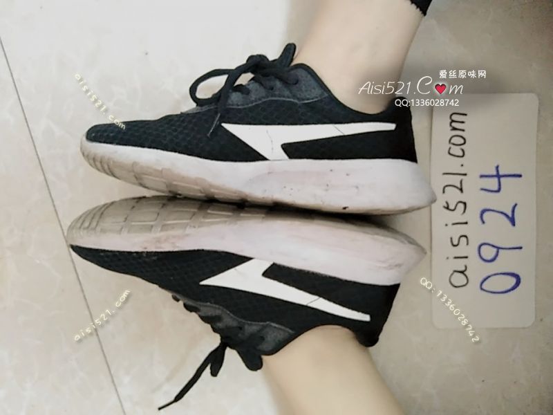 原味女鞋|鞋类,运动鞋,穿了三年，鞋面磨损严重到发白的重口网面白底运动鞋