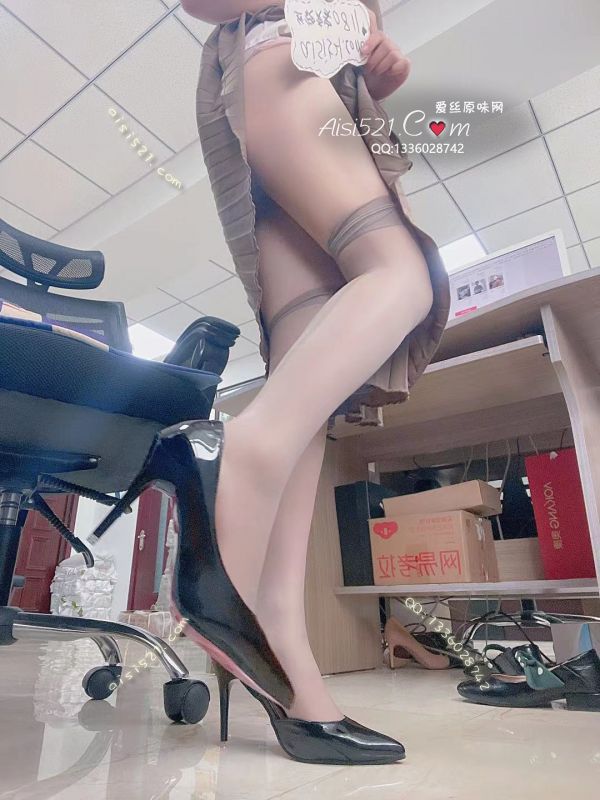 原味丝袜|袜类,臭长筒丝袜,办公室透明顺滑超性感过膝灰丝，撸哇撸必备