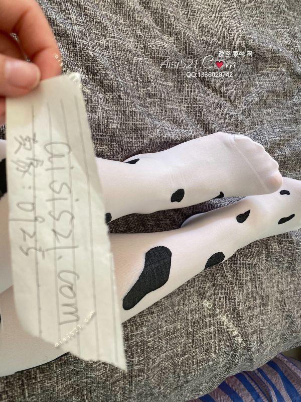 原味丝袜|袜类,臭长筒丝袜,脚底粉粉的 软糯奶牛袜