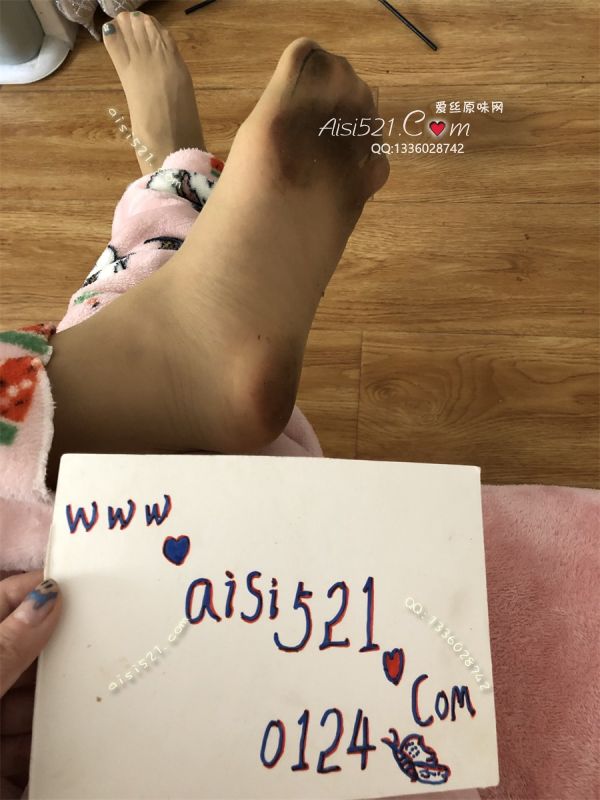 原味丝袜|袜类,臭长筒丝袜,两个月不洗脚陈年老黑靴穿出来的三天中筒袜狗儿想被主子的丝袜脚丫TJ吗？恋臭癖恋物宅的最后一站~