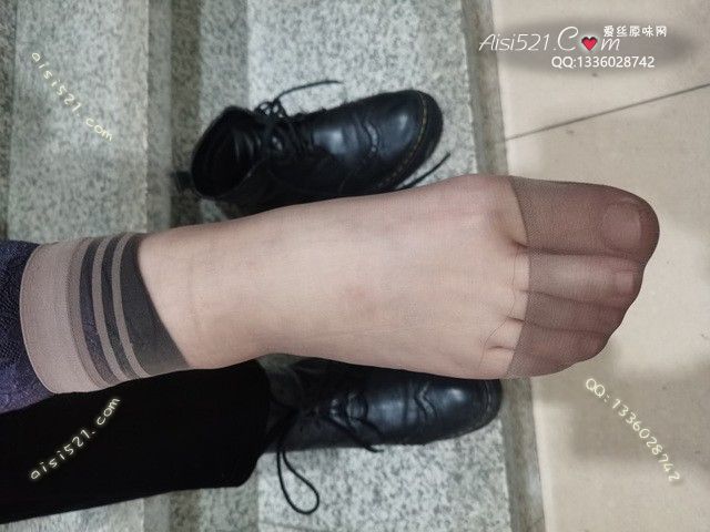 原味丝袜|袜类,臭船袜,爱丽丝(此活动可指定MM,但袜类随机)——2021年11月份顾客预订导购40咖啡丝