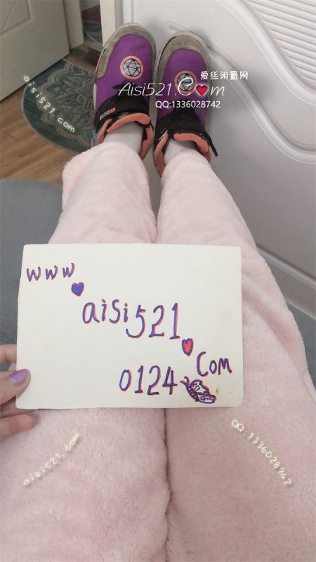 原味女鞋|鞋类,运动鞋,让M沉溺的八年臭运动鞋，吸满了脱鞋之后的袅袅白烟，绝绝子的酸臭脚垢运动鞋